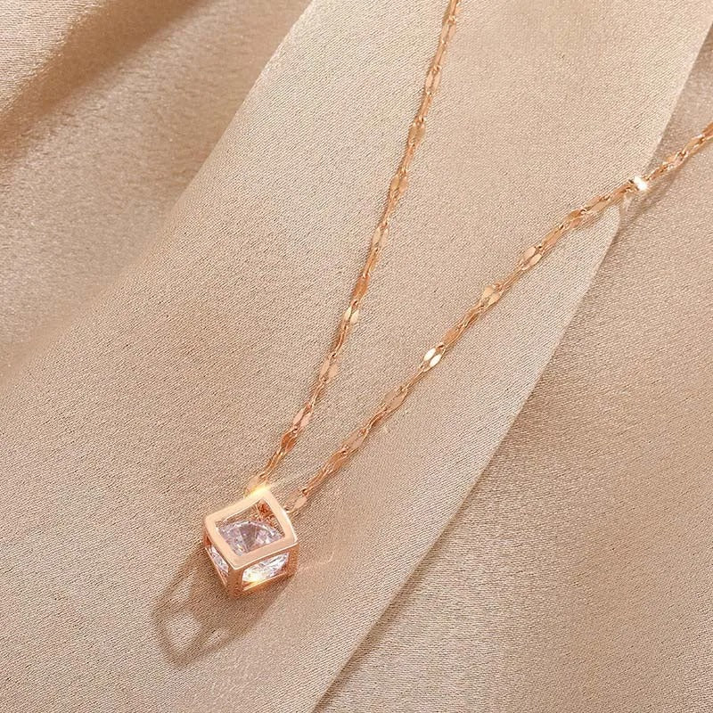 Collana Pendente Quadrata in Cristallo Rosa Antico - Emma e Gemma