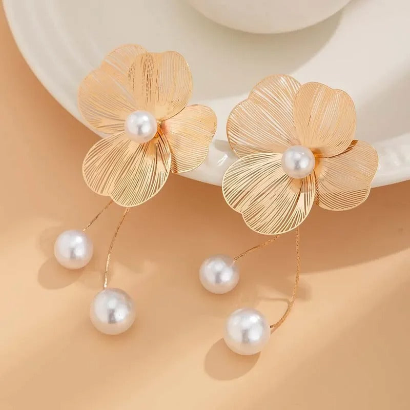Orecchini Vintage in Oro con Fiori e Perle - Emma e Gemma