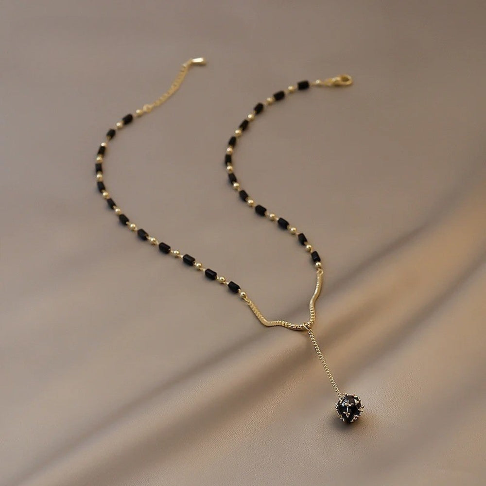 Collana a pendente in oro vintage con perline nere - Emma e Gemma