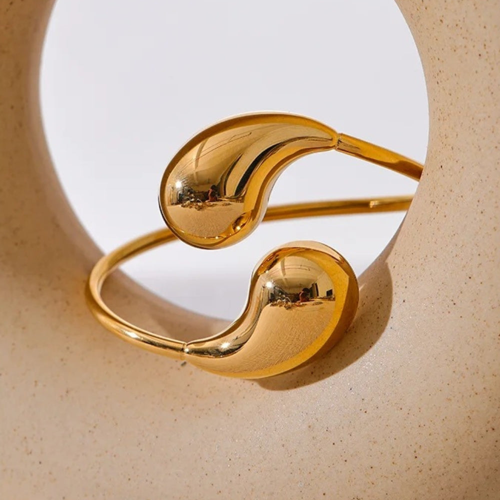 Bracciale Regolabile con Ciondolo Astratto in Oro - Emma e Gemma