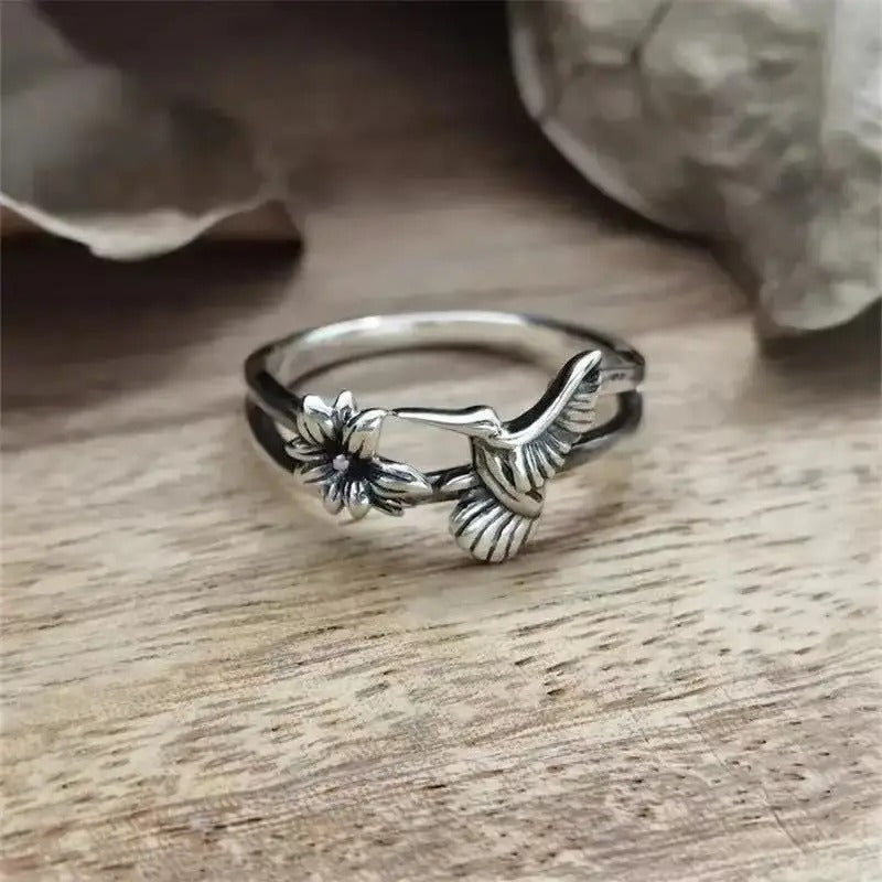 Anello in Argento con Fiore Colibrì Vintage - Emma e Gemma