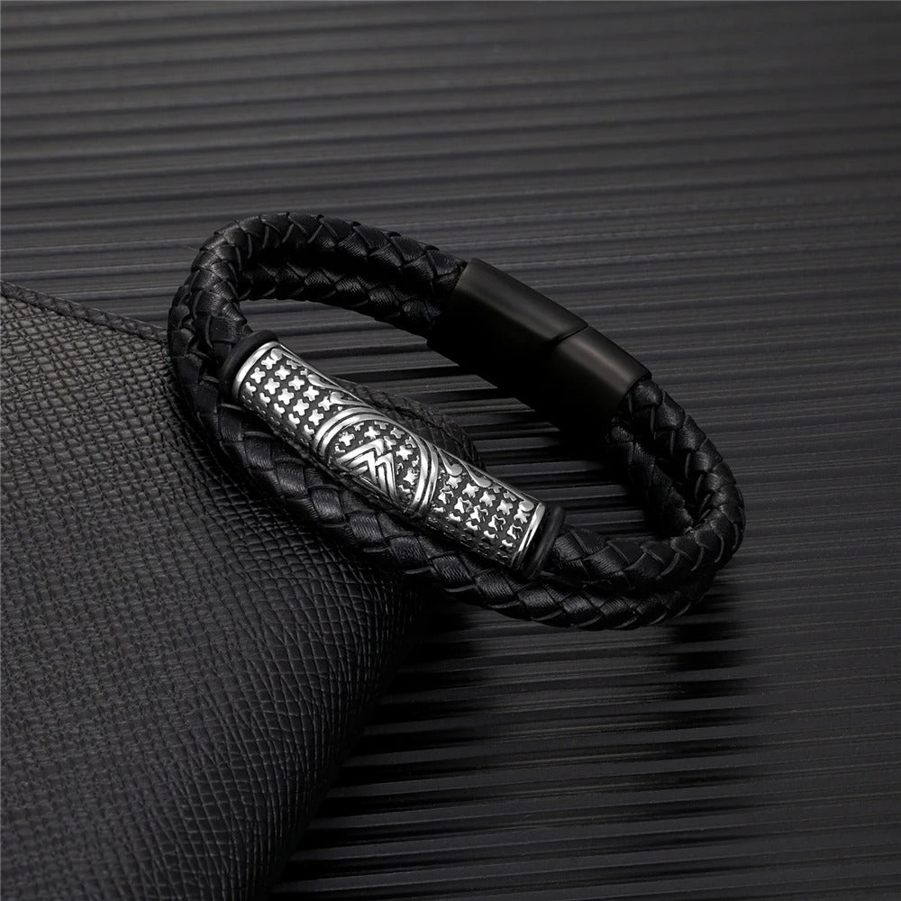 Bracciale in Pelle Intrecciata con Charm Tribale in Argento - Emma e Gemma
