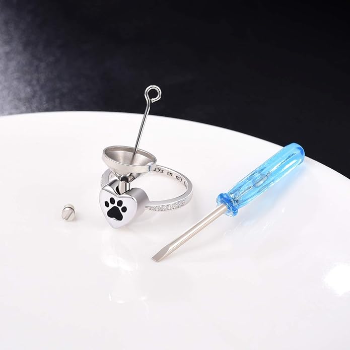Anello Urna a Stampa di Zampa a Cuore – Gioielli di Cremazione in Memoria dell'Animale, immagine 3 - Emma e Gemma
